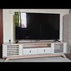 شاشه مع طاولتها وكنسه للبيع