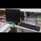للبيع كمبيوتر مكتبي مع كامل اغراضه