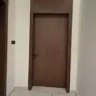 باب خشب مع الديكور