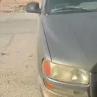 السياره نوع جمس موديل 2000 المكينه والقير على الشرط والبدي و