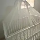 أغراض أطفال لدواعي السفر سرير وكرسي طعام ومشايه شبه جديده