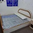 سرير كبير نفرين مع المرتبة و دولاب حديد و تسريحة