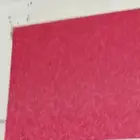 ستارة حمراء أنيقة بتصميم بسيط وعصري