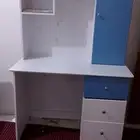 مكتب دراسي ولادي نظيف شبه الجديد