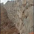يوجد لدينا بكلين لبنا الحجار وقص الأراضي