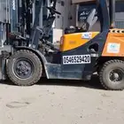 رافعه شوكية ثلاثة طن للايجار اليومي الشهري