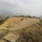 بوكلين لبناء الحجر وقص الاراضي وهدم العمائر القديمه