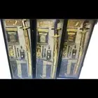 التصميم  تتميز العلب بتصميم فخم  غالب ا ما يكون من الجلد أو