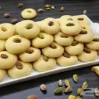 حلا الغريبة.. وخلية النحل