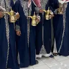قهوجي وصبابين كراسي وطاولات
