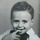 مصمم فوتوشوب -تعديل وحذف صور -سيرة ذاتيه.