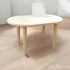 طاولة وأشياء أخرى