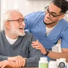 ممرضه او مرافقه او ممرض او مرافق لرعاية المرضى وكبار السن