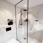 زجاج سكريت واجهات شاورات حواجز مكاتب قزاز مسابح درابزين قزاز