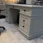 مكتب ومكتبة