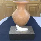 تحفة فخار منقوشة وقديمة عمرها أكثر من (28) عام ..