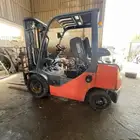رافعه تايوتا 2طن ونص 3حركات كنتينر 4متر ونص