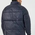 جاكيت شتوي مقاس Sواسع ماركة وتشيرت ماركة مقاس M