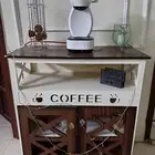 ركن كوفي مع الة قهوة كبسولات دونلونجي مع حامل الكبسولات