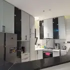 للإيجار شقه فخمه جدا مؤثثه بالكامل في ثروة مقابل الكورنيش