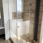 مرايات وزجاج سكوريت وشور بوكس