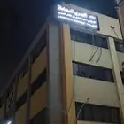 خطاط لوحة محل بنر استيكر زجاج و سيارات اسمنت بورد