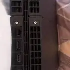 بلاستيشن 4 مع يده وسلك HD السعر 300