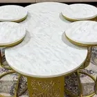 طاوله مع 4 طاولات خدمه ومدخل استقبال