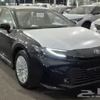 2025 تويوتا كامري LE فتحة بنزين اصفار