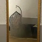 مرآة جميلة وكبيرة بإطار ذهبي أنيق