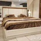 غرف نوم ومكاتب إدارية فخمة