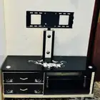 طاوله فيها قاعده شاشه السعر 200 والصامل يجي خاص