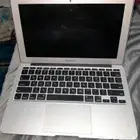 ماك بوك اير استخدام نظيف جدا لايوجد به اى عيوب