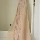 فستان مستعمل للبيع