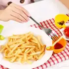 أربعة أوعية ملونة للكاتشاب والصوص تثبت بالصحن
