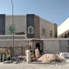 متخصصون في الدهانات والديكور وترميم المباني  نقدم حلولا  احت
