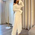 فساتين وعبايات وكعوب بالاسعار الي تبونها وفيه خصومات لحقو