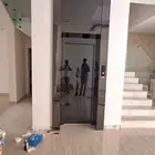 تكسيات مصاعد تقفيل حول باب المصعد