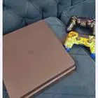 سوني فور مع اثنين يد تحكم