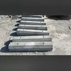 حواجز خرسانية وقواعد انارة