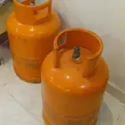 عدد 2 أسطوانة غاز وخزانة