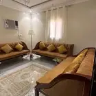 كراسي وطاولات