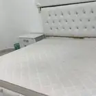 غرفة نوم كاملة مع ستائر وسليب هاي