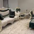 كنب من 3 قطع كبيره و2 مفرده و3 طاولات