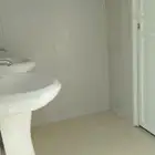 بريكس دورة مياة مع المغاسل اليديوية
