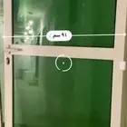 باب المنيوم نظيف