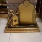 دروع تذكارية وسيوف