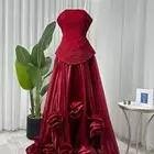 فستان أحمر فخم وطويل