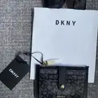 محفظة نسائية ماركة DKNY