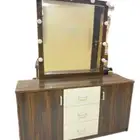 مسرحية ( مكتبة ) استعمال نظيف  شبه جديد